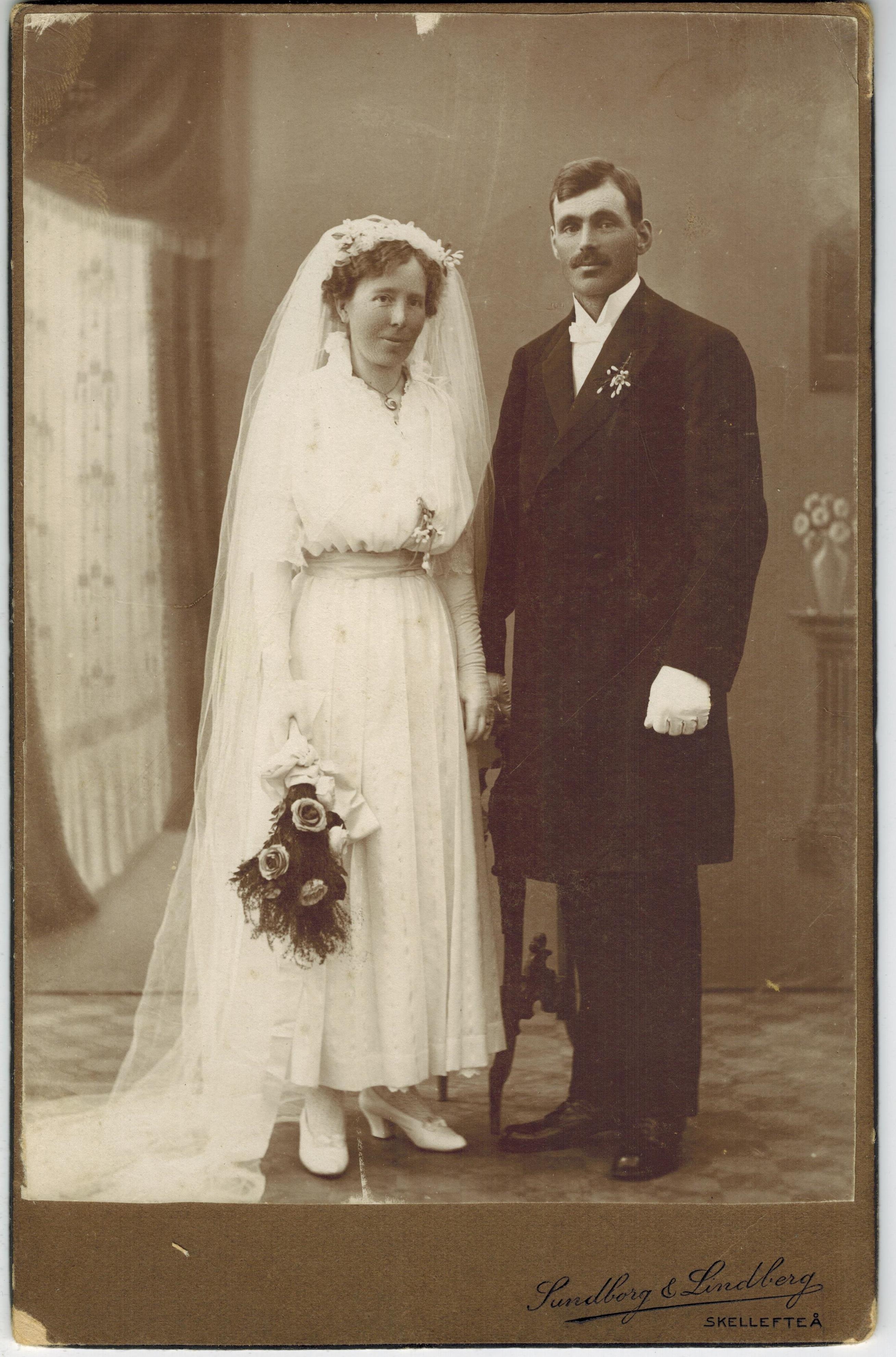 Konrad Marklund och Sanna Renström bröllopsfoto