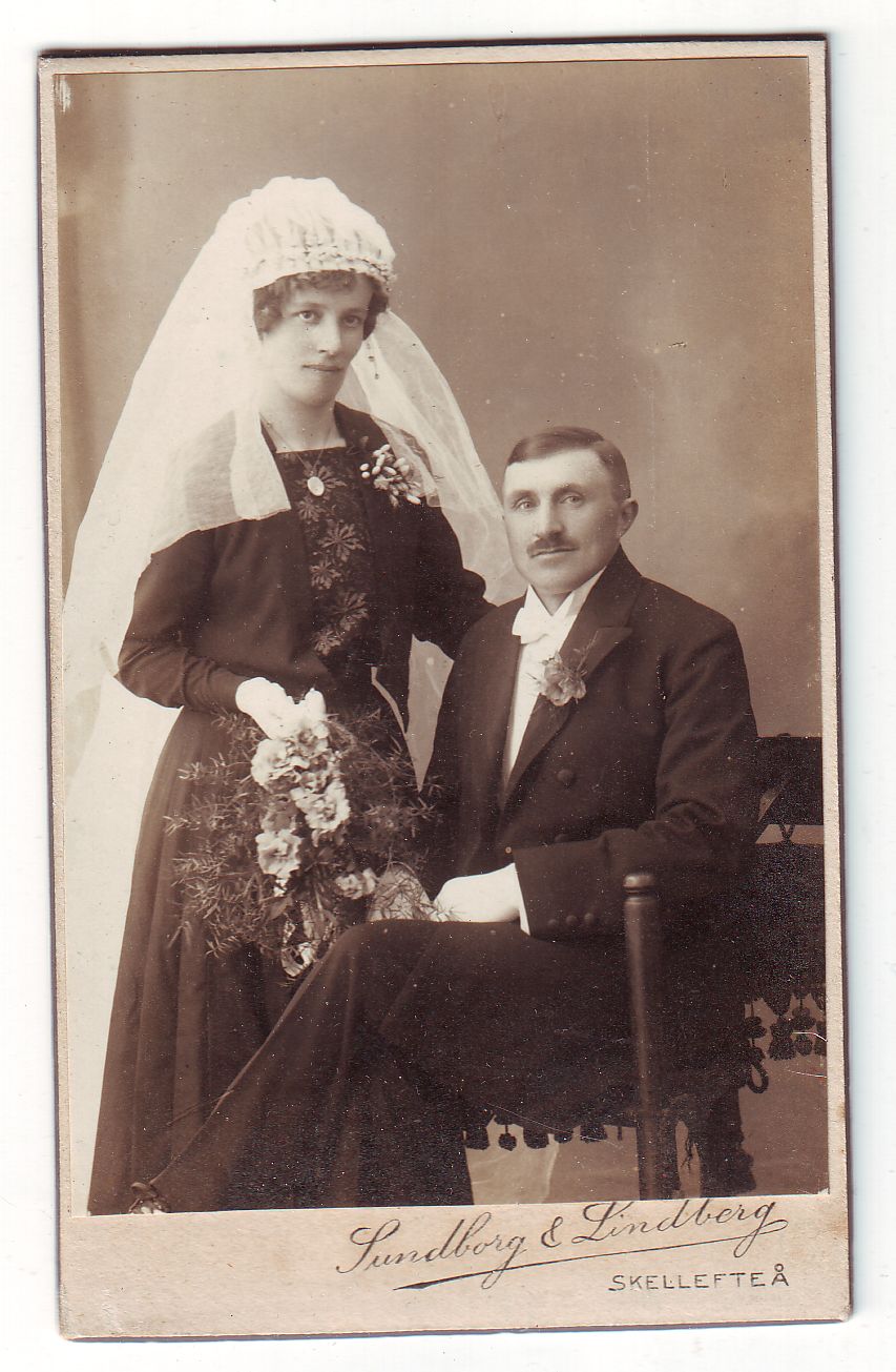 LARS Anton Lundmark f. 1883 08 17 gift 1921 04 03 med JENNY Elisabet Sjöman f. 1890 01 12 Klintforsliden